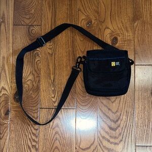 Case Logic Black Crossbody Camera Bag adjustable strap